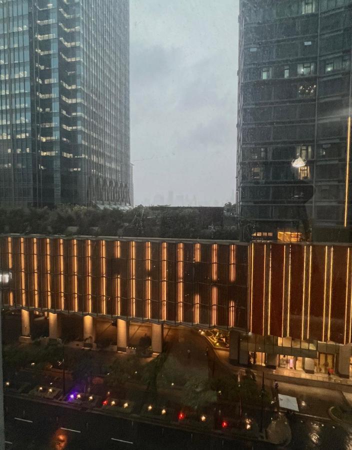La Palazzo - Across Uptown Mall & Grand Hyatt Bgc Тагиг Экстерьер фото